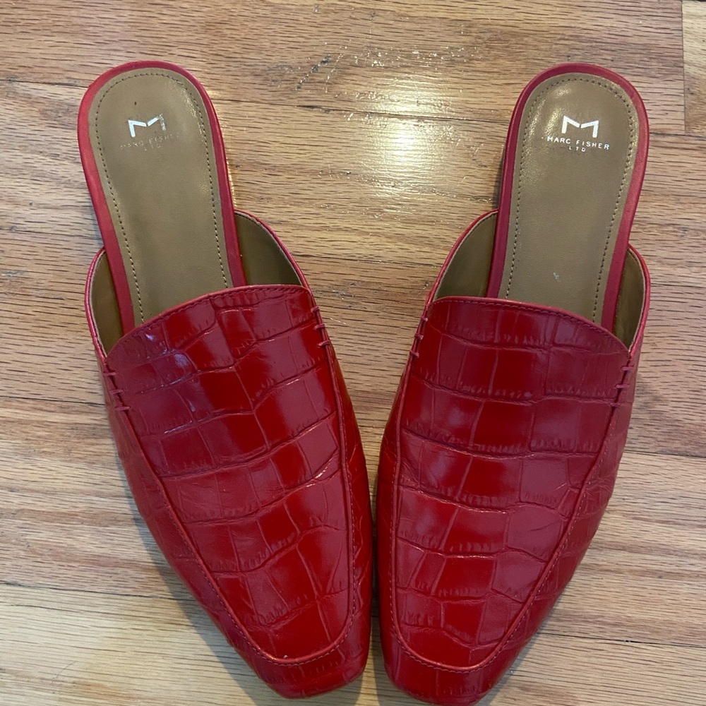 Marc Fisher Red Croc Mules Sz 9 New